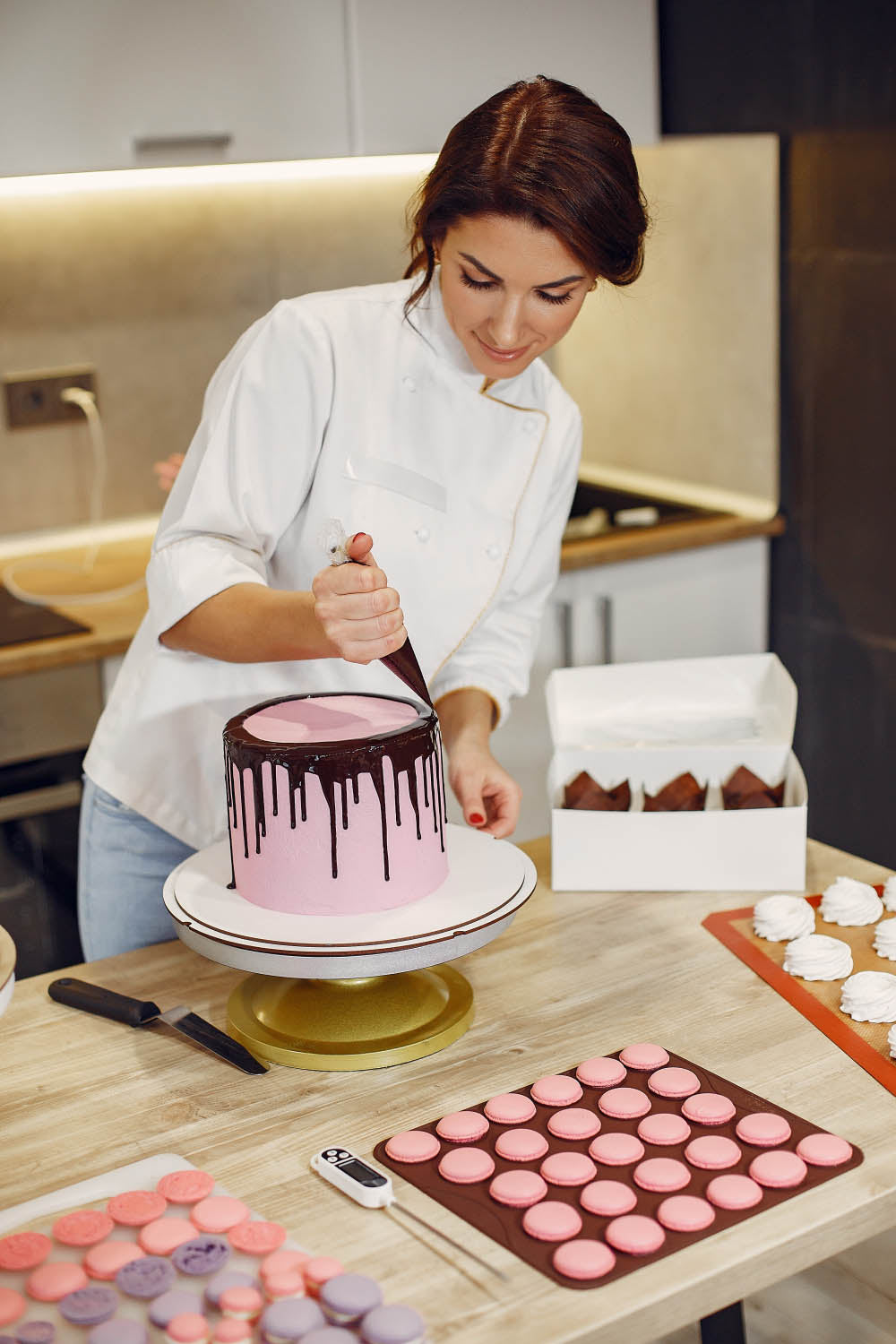 Confectioner decorating a freshly baked cake